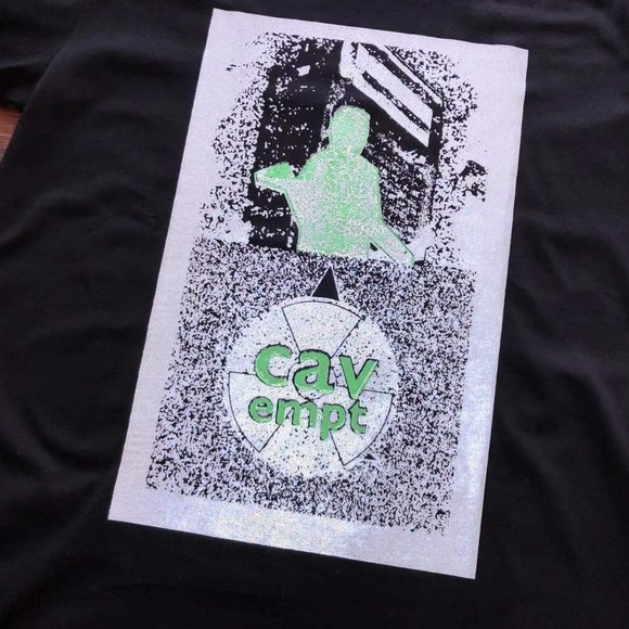 Cavermpt Black Ss Green Figure Reflective Abstract Print - Picture 4 of 16